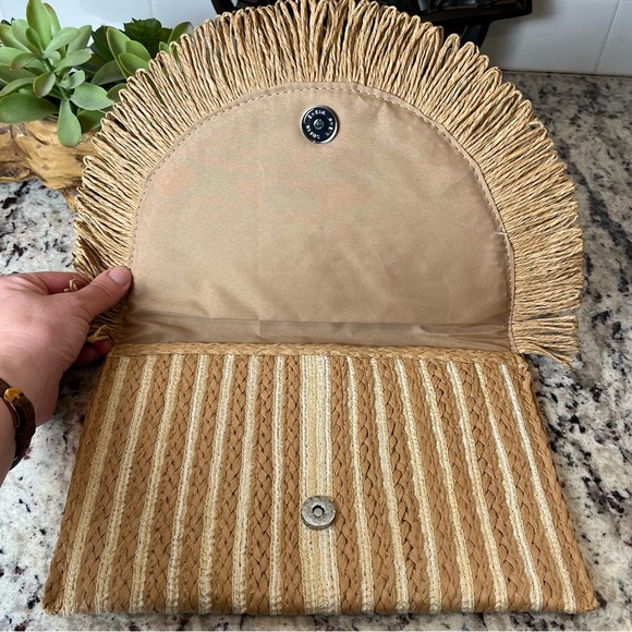 SHEIN Natural Woven Fringe Clutch - Picture 4 of 6